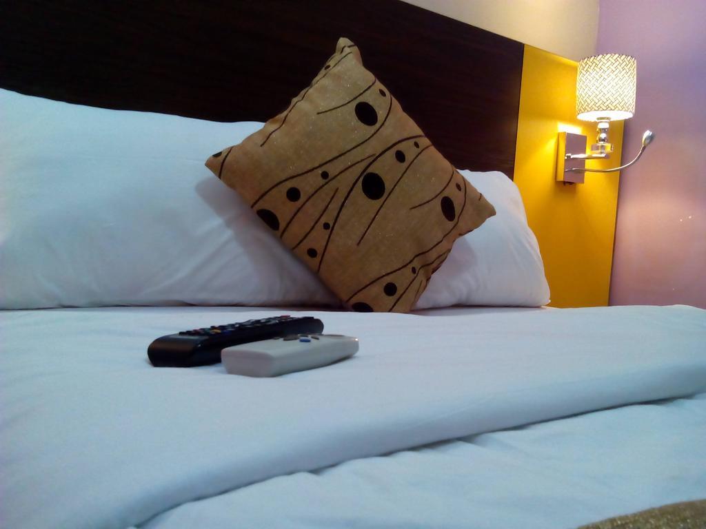 ดาวน์ทาวน์ รอยัล โฮเต็ล Gra Hotel อีเคจา ภายนอก รูปภาพ
