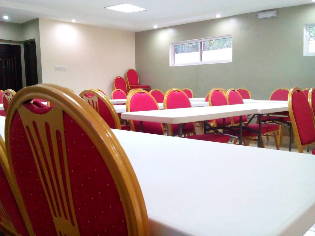 ดาวน์ทาวน์ รอยัล โฮเต็ล Gra Hotel อีเคจา ภายนอก รูปภาพ