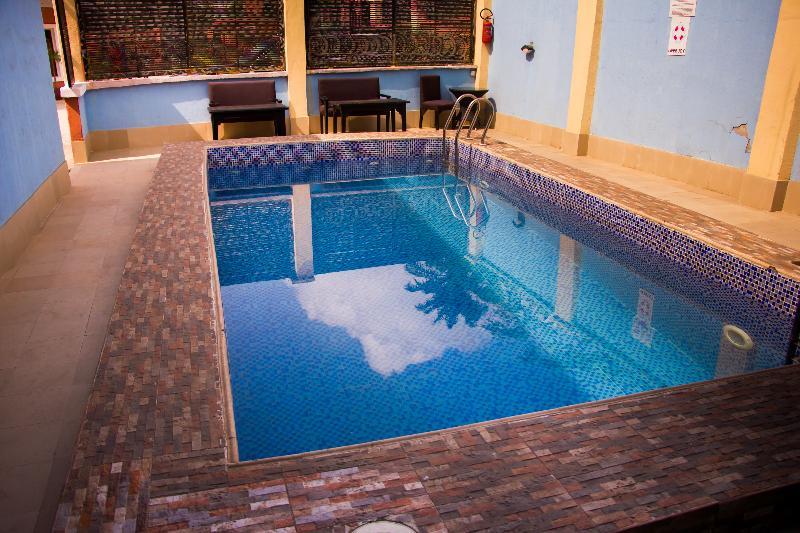 ดาวน์ทาวน์ รอยัล โฮเต็ล Gra Hotel อีเคจา ภายนอก รูปภาพ