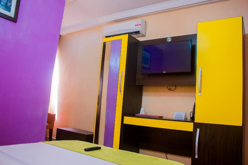 ดาวน์ทาวน์ รอยัล โฮเต็ล Gra Hotel อีเคจา ภายนอก รูปภาพ