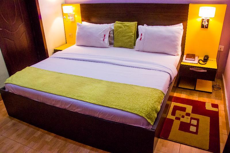 ดาวน์ทาวน์ รอยัล โฮเต็ล Gra Hotel อีเคจา ภายนอก รูปภาพ