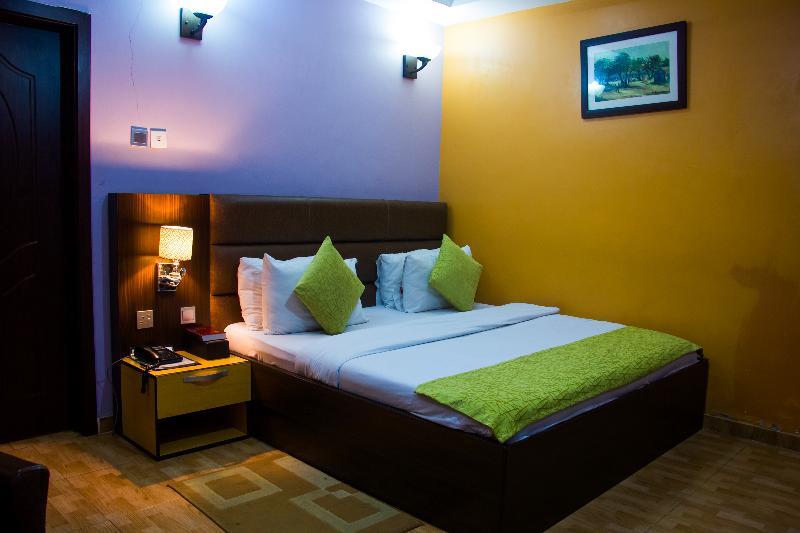 ดาวน์ทาวน์ รอยัล โฮเต็ล Gra Hotel อีเคจา ภายนอก รูปภาพ