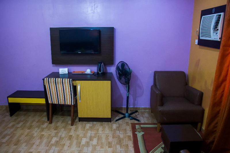 ดาวน์ทาวน์ รอยัล โฮเต็ล Gra Hotel อีเคจา ภายนอก รูปภาพ